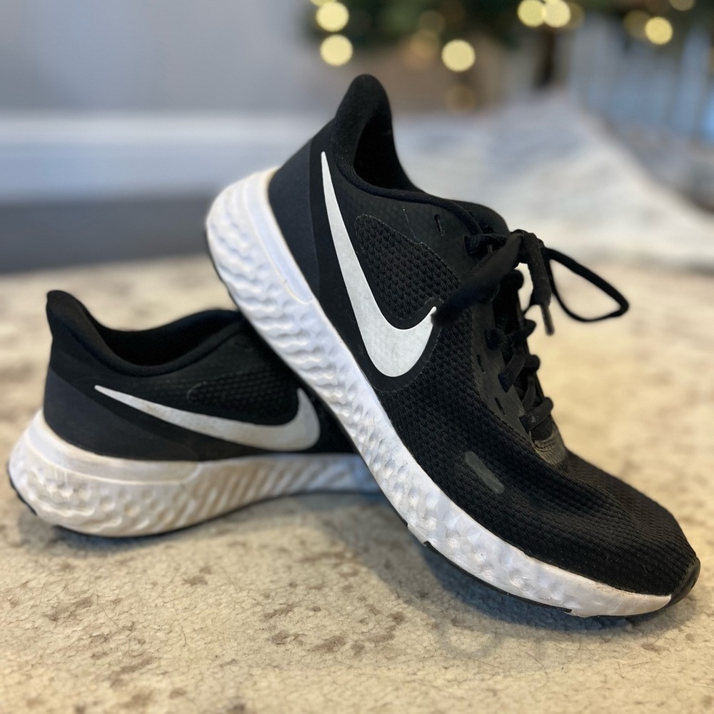 Nike Tennis Shoes